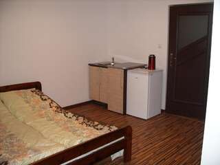 Хостелы Hostel Sosnowiec Сосновец Двухместный номер с 1 кроватью и собственной ванной комнатой-9